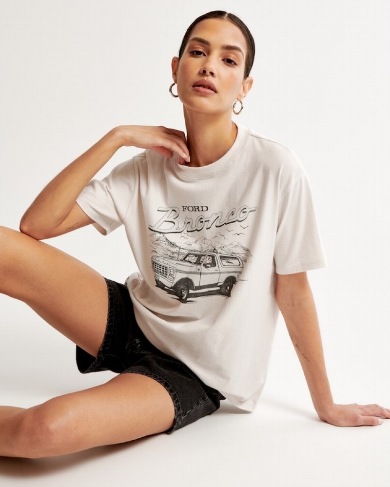 Abercrombie Oversized Boyfriend Bronco Graphic T-shirt Dam Grädde  | 8657-VMBTD